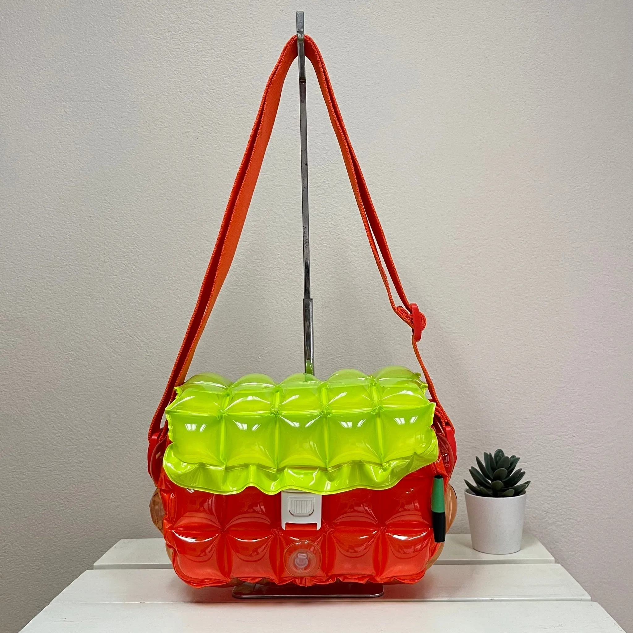 Inflatable Diamond Postman Tote - Trendy Two Tone