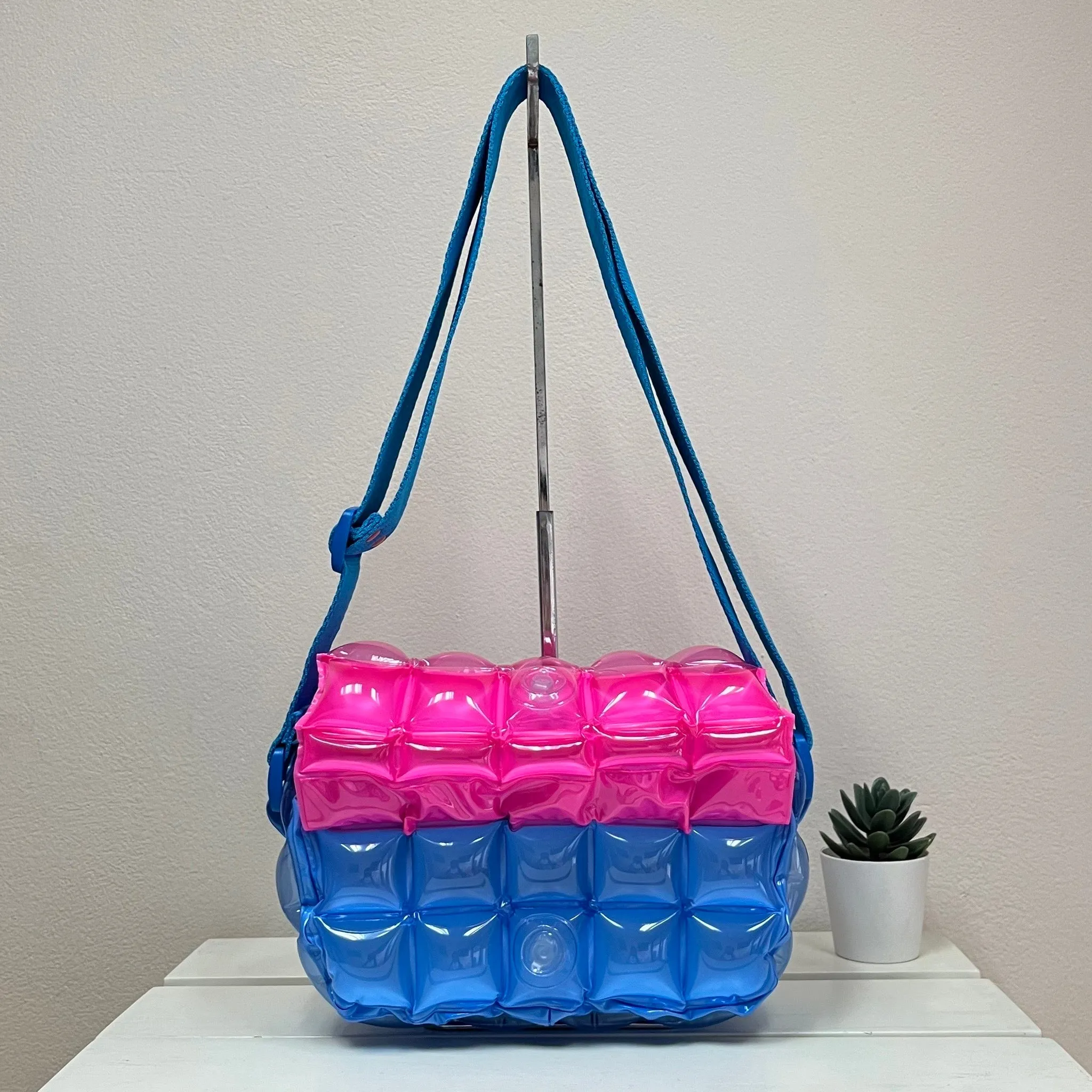 Inflatable Diamond Postman Tote - Trendy Two Tone