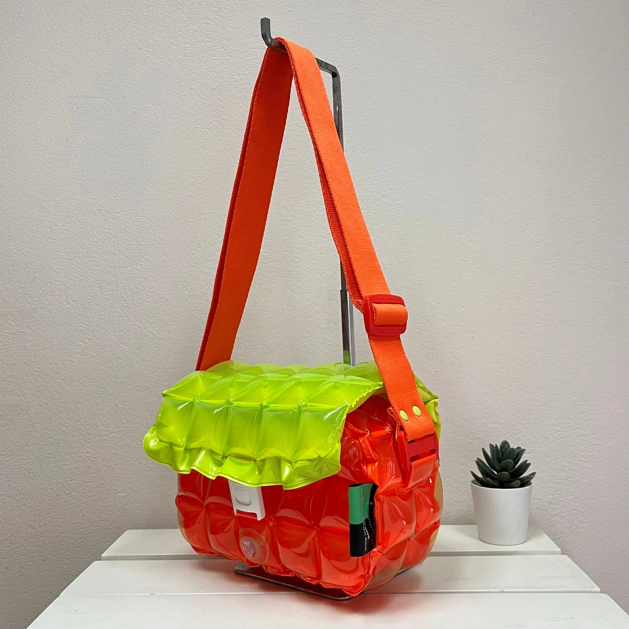 Inflatable Diamond Postman Tote - Trendy Two Tone